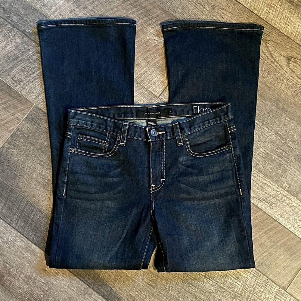 New! Calvin Klein Dark Wash, Flare, Mid-arise Jeans Jeans. Size 6.